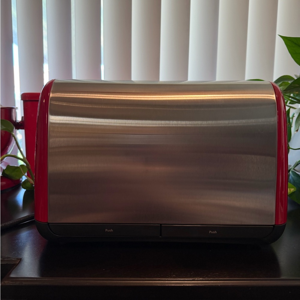 KitchenAid Empire Red 4-Slice Toaster. Extra Wide Slots. New With Box. - Picture 6 of 9